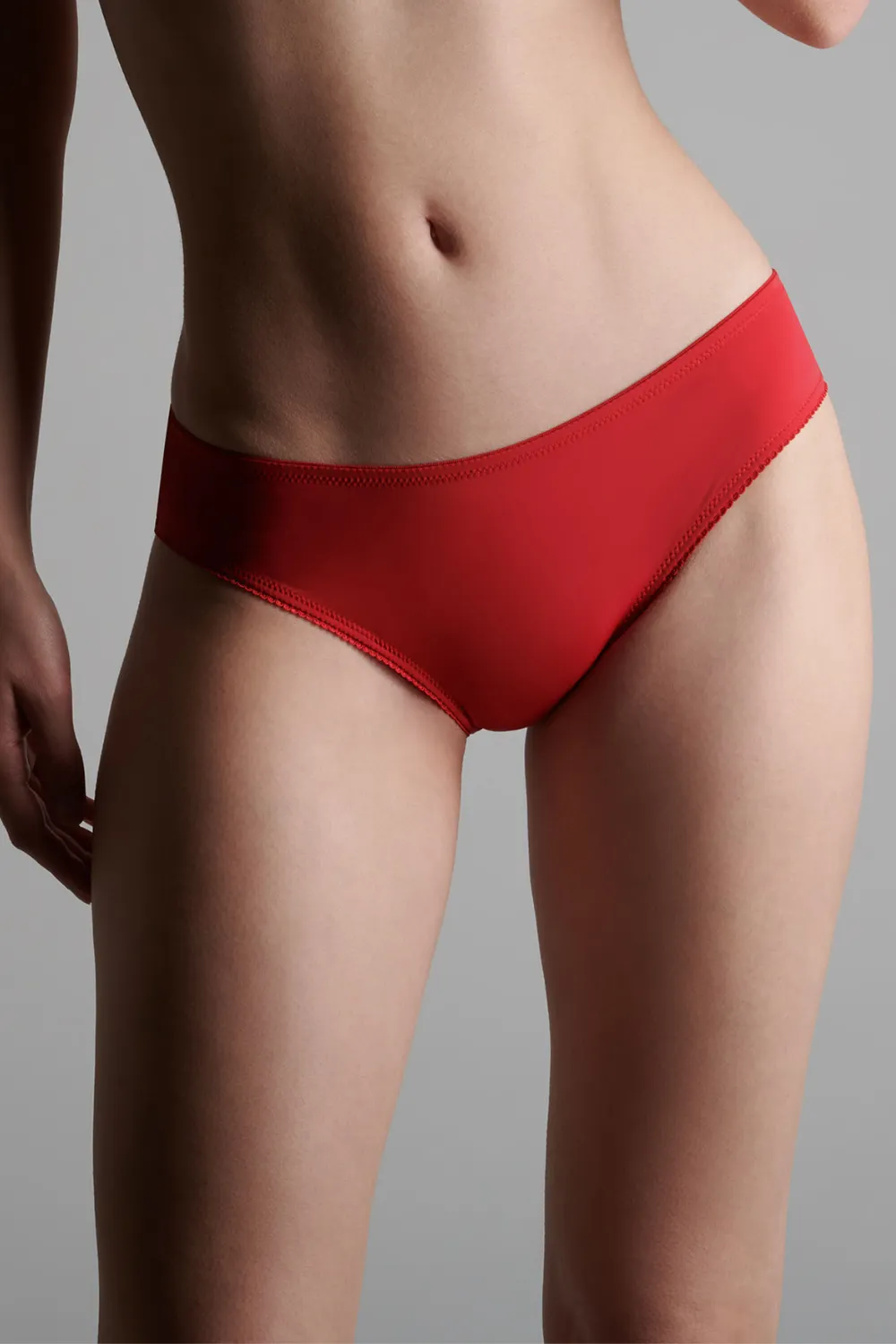 Le Petit Secret Red Naked Back Shorty
