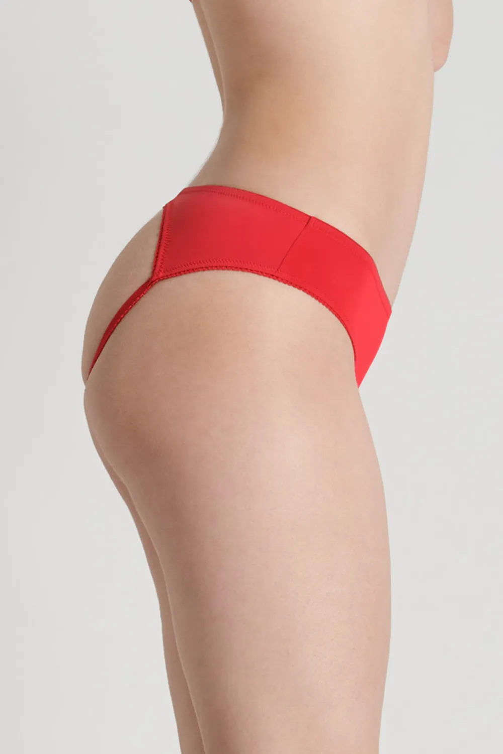 Le Petit Secret Red Naked Back Shorty